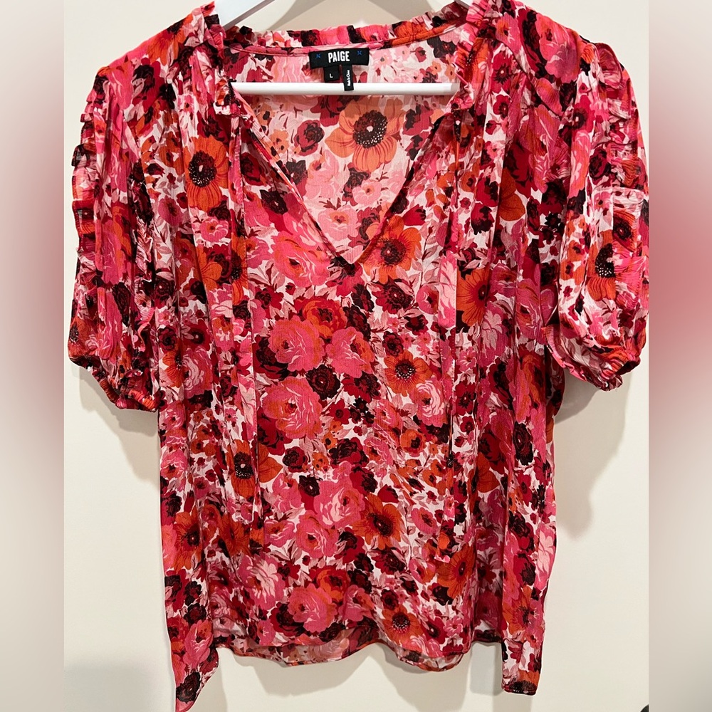 Gorgeous Paige blouse! Ruffled sleeve detail. Size Large.